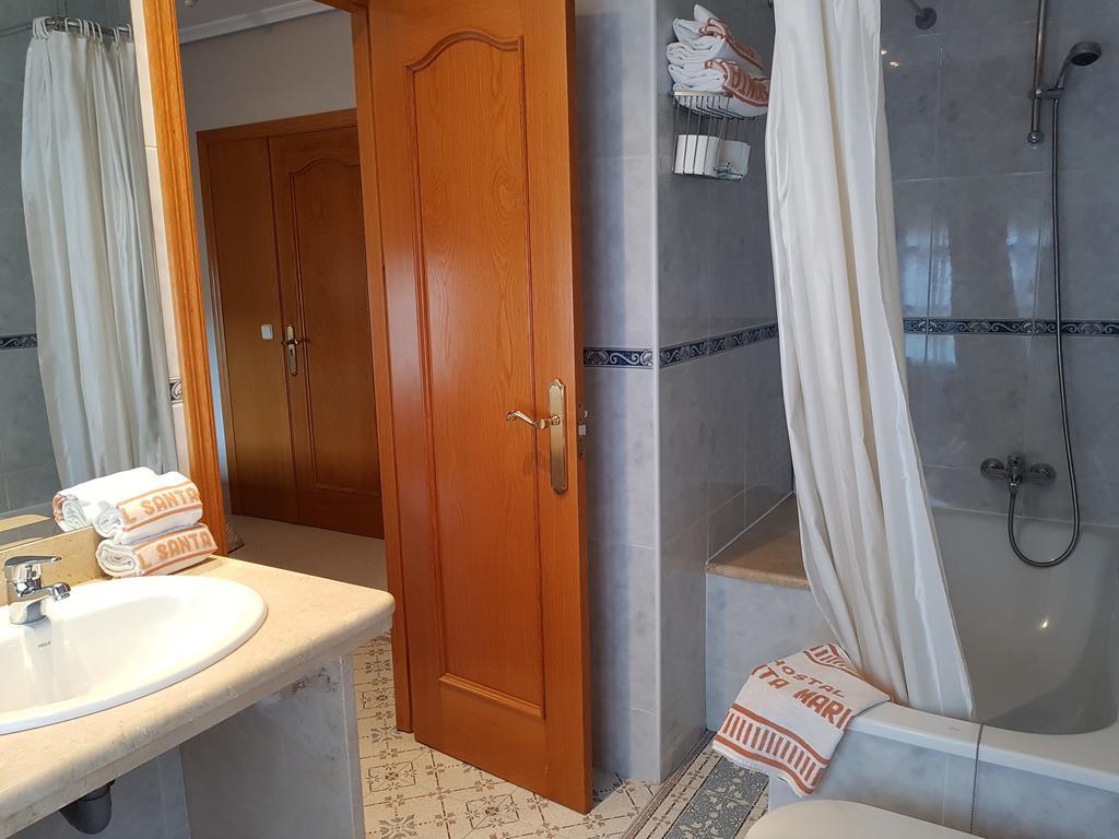 Hostal Santa Maria Cacabelos  Bagian luar foto