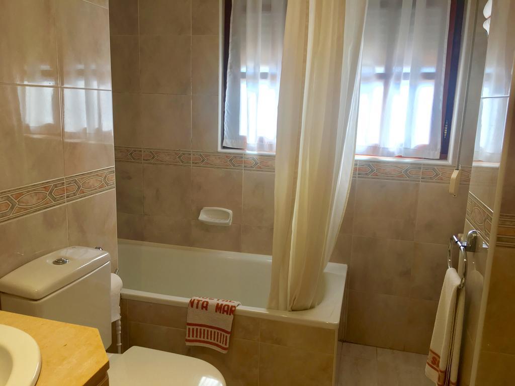 Hostal Santa Maria Cacabelos  Bagian luar foto