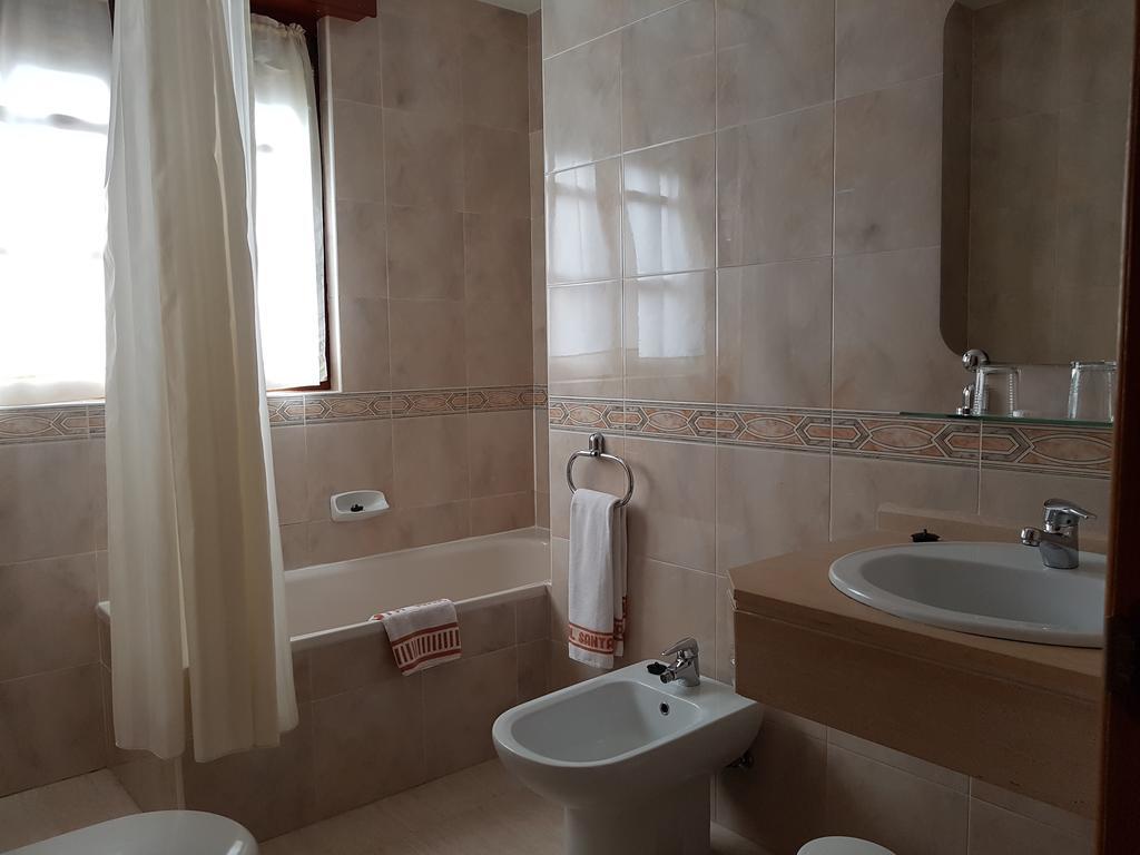 Hostal Santa Maria Cacabelos  Bagian luar foto